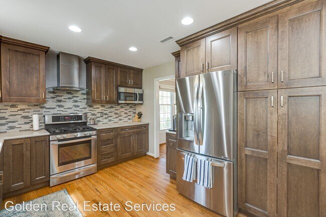 Building Photo - 5 br, 3.5 bath House - 5624 Kemp Ln