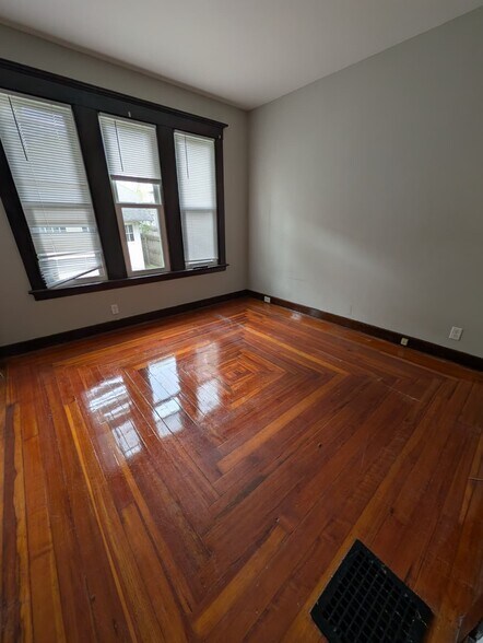 Building Photo - 126 Hobart St