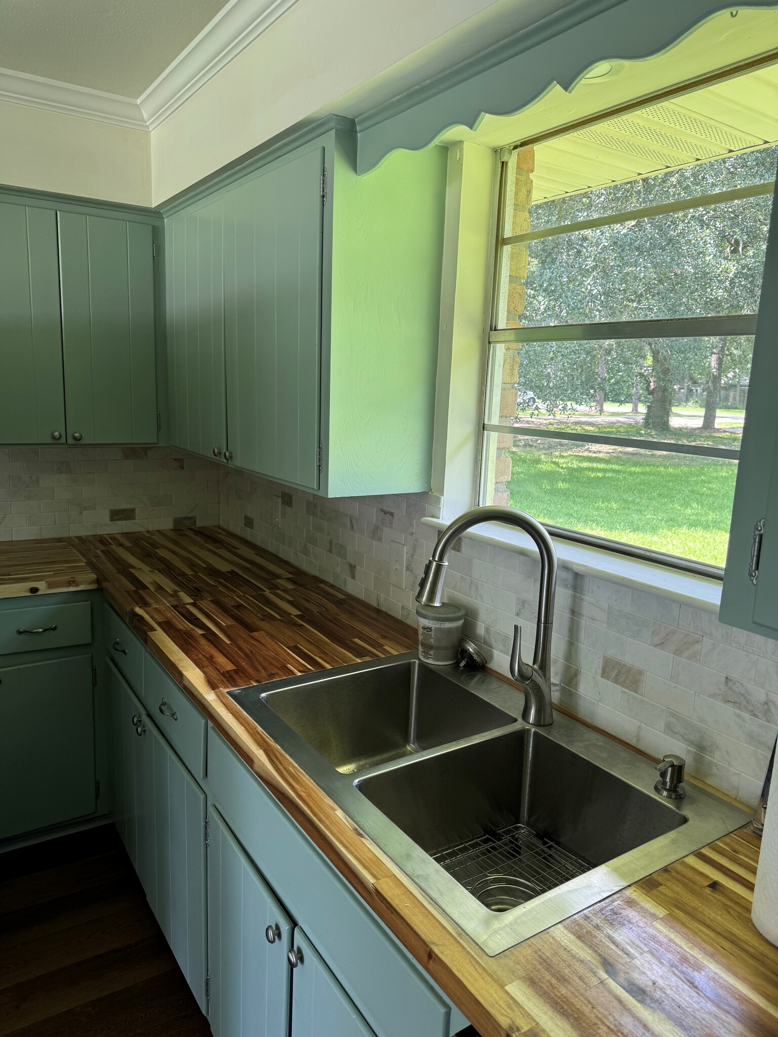 Kitchen - 14747 S Harrells Ferry Rd