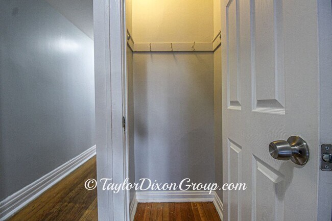 Building Photo - 6611 S Greenwood Ave