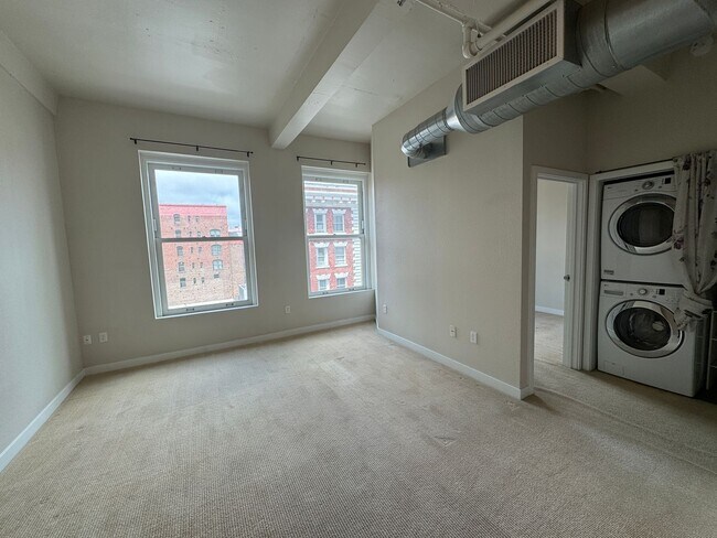 Building Photo - Modern 1-Bedroom Condo in the historic Gar...