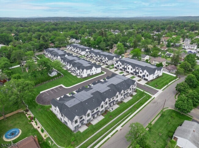 Building Photo - 15 Feldman Ct