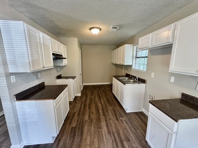 Building Photo - 1730 Swift St