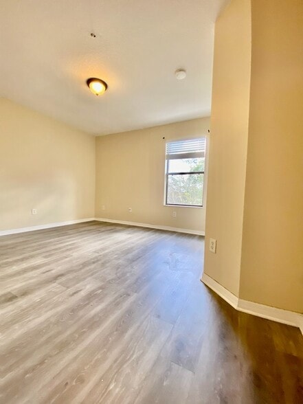 Building Photo - 6037 Scotchwood Gln