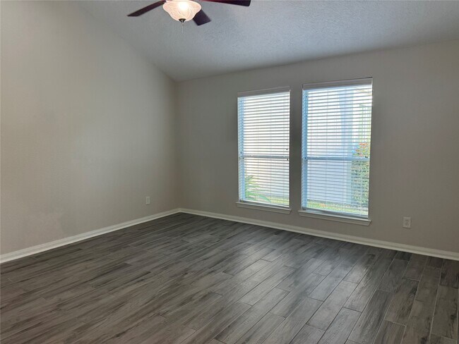 Building Photo - 12800 Briar Forest Dr