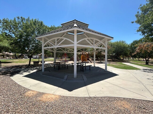 Building Photo - 4425 E Los Altos Dr