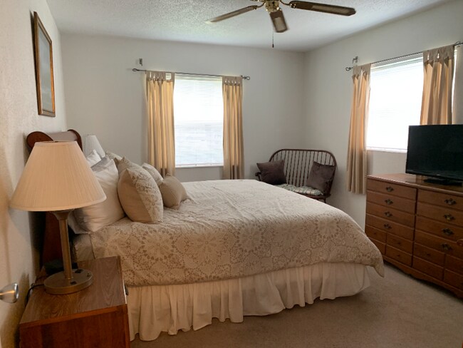 Building Photo - 190 E Olmstead Dr