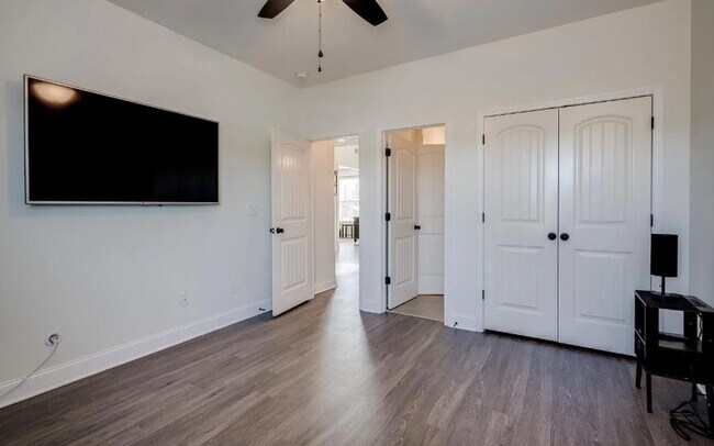 Building Photo - 405 Equinox Loop