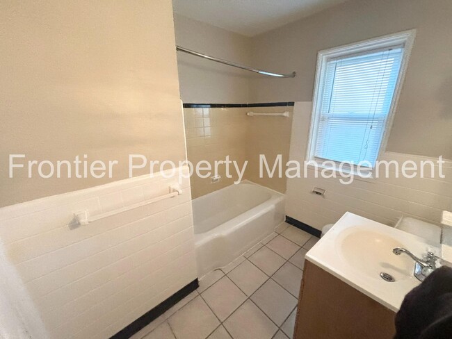 Building Photo - Available Now! Spacious Two Bedroom Home w...