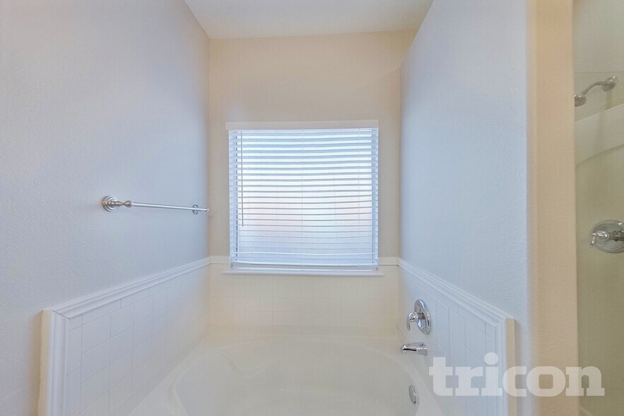 Building Photo - 1716 Anchorage Dr