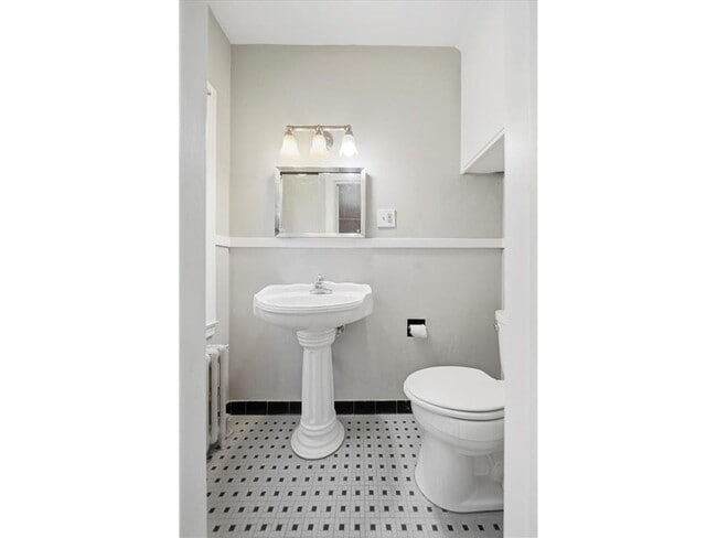 Building Photo - 3540 Irving Ave S