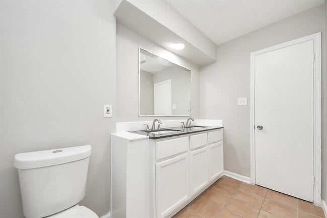 Building Photo - 7911 Pella Dr