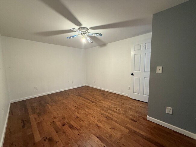 Building Photo - 32 Brown Ln