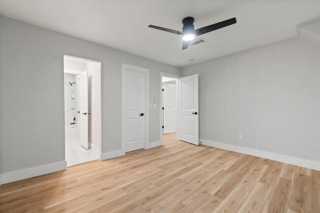 Building Photo - 9 Indian Cedar Ln