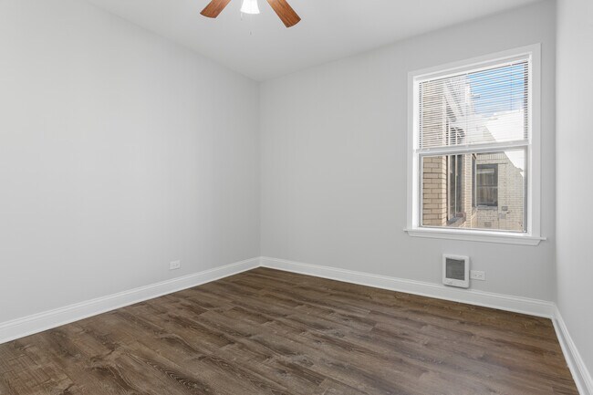 Building Photo - 3635 W Dickens Ave