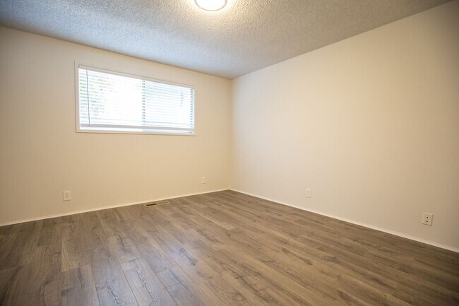 Building Photo - SWINGWOOD