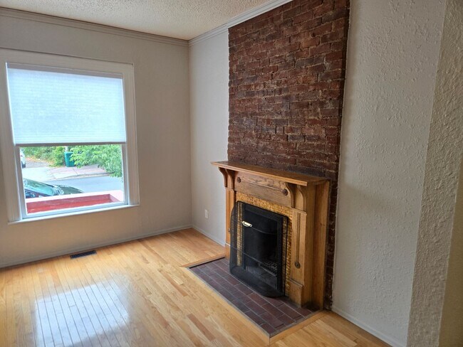 Building Photo - Charming Victorian Retreat in Baker.
