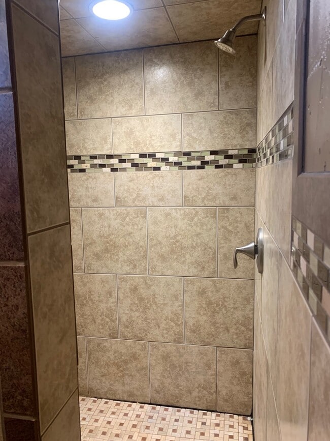 Building Photo - 124 Riverview B