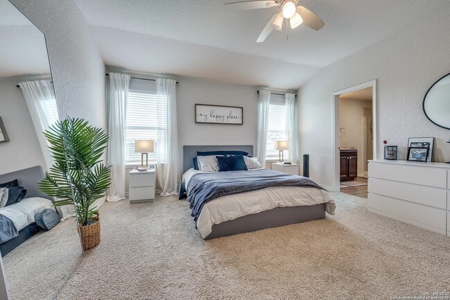 Building Photo - Beautiful 3BR 2BA Home w/ Fenced Yard • Full Kitchen Suite • Attached Garage in San Antonio