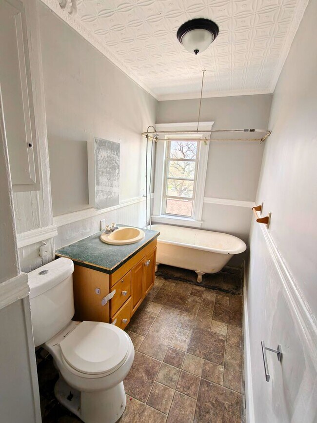 Building Photo - 21 Dale St