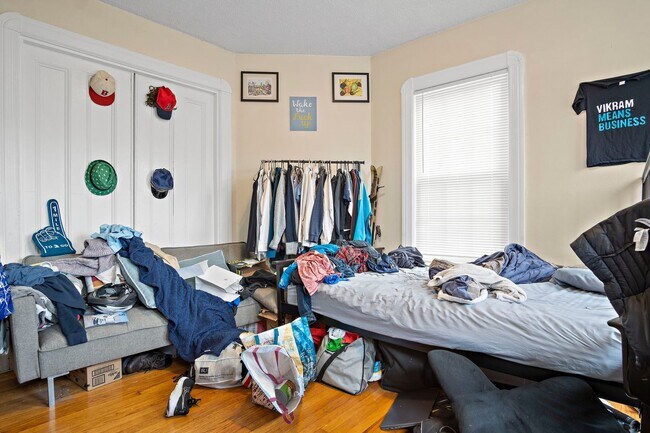 Building Photo - Spacious 4 Bedroom Available 9/1 - On the Green Line 7 mins to BU/ Northeastern