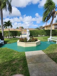 Building Photo - 600 Village Green Ct