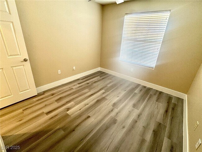 Primary Photo - 8174 Amphora St