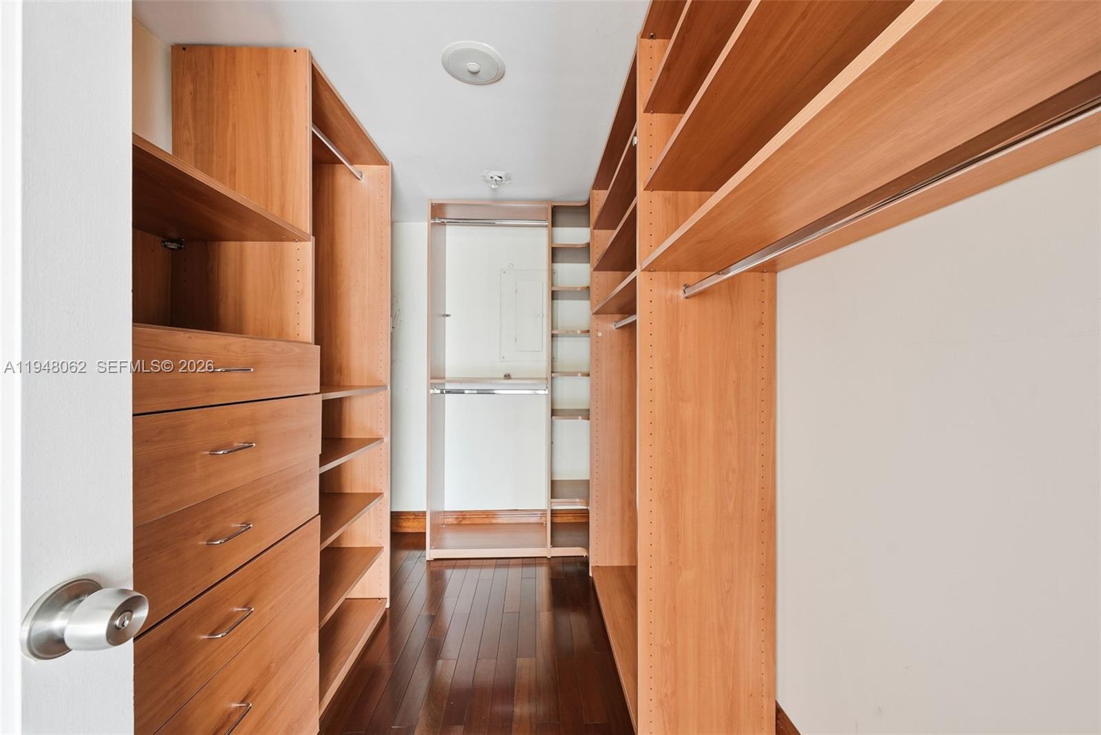 Building Photo - 3 Grove Isle Dr