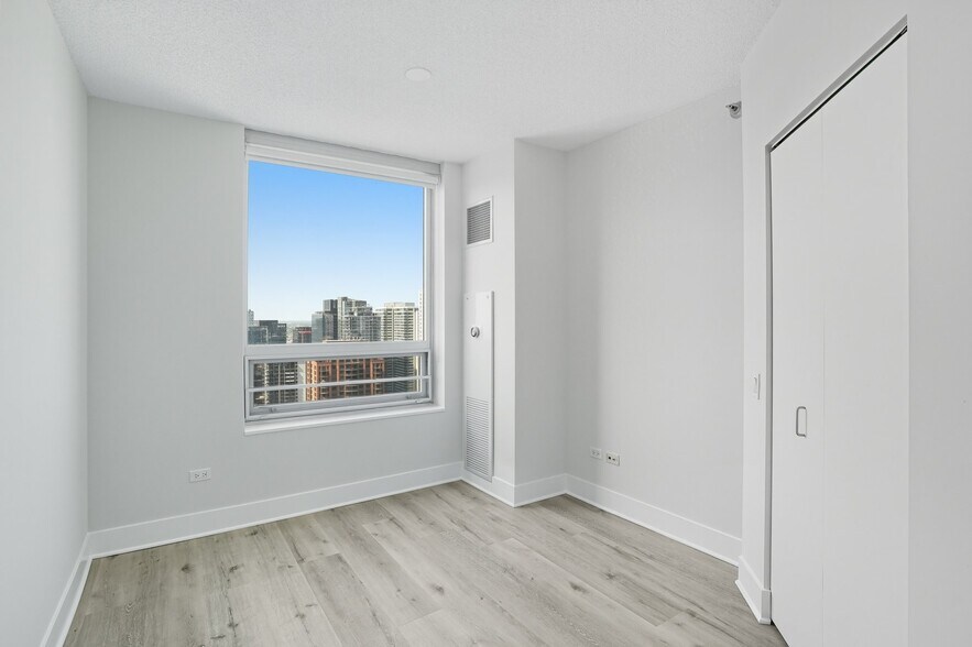 Building Photo - 305 N Canal St