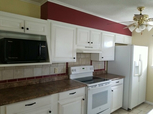 Building Photo - 918 Villa Ln
