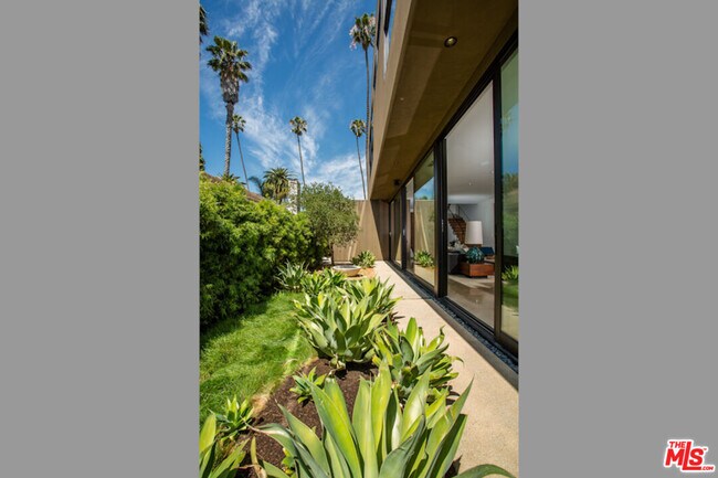 Building Photo - 848 Milwood Ave