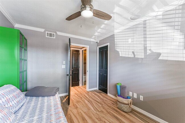 Building Photo - 6332 Newtown Cir