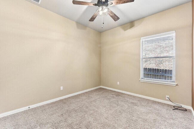 Building Photo - 640 Loma Cedro Bend