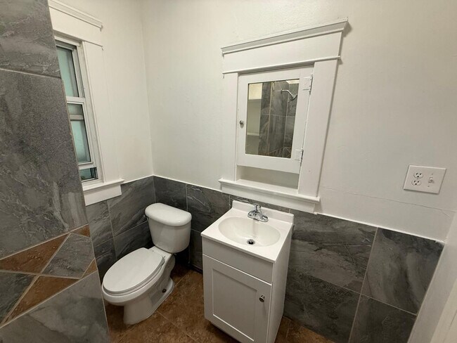 Building Photo - 710 S 1st St