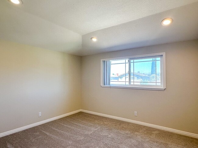 Building Photo - 4577 Meadowhurst Ct