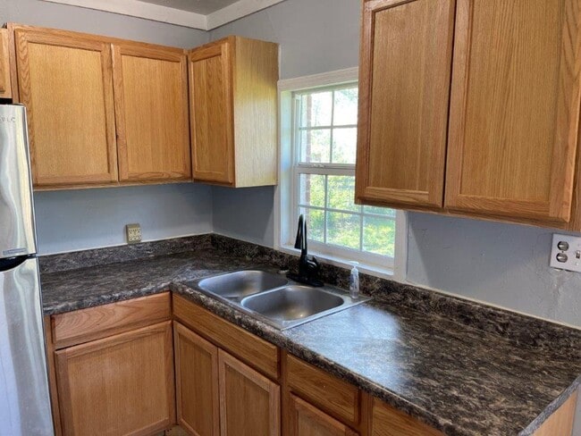 Building Photo - 2 bed garage conversion adding a flex room, full size washer connections.