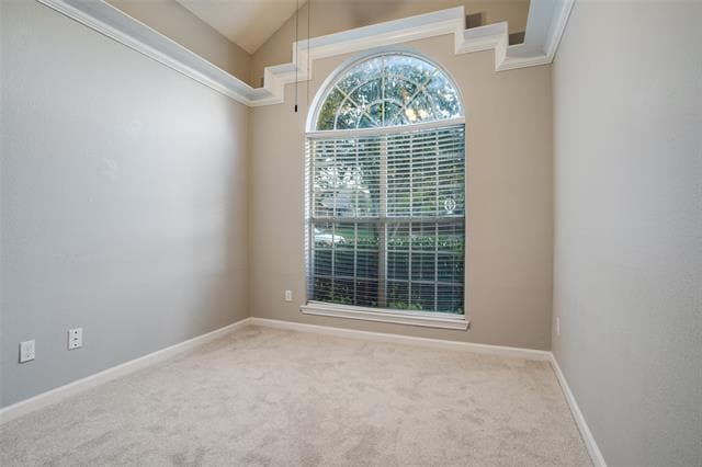 Building Photo - 10000 Queens Rd