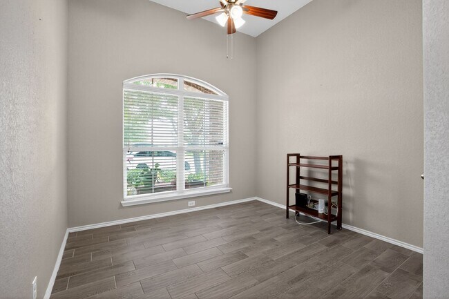 Building Photo - Spacious 3BR w/ Appliances Included + Resort-Style Community Amenities