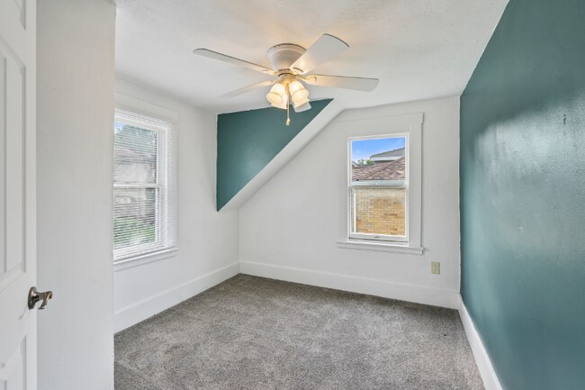 Building Photo - 366 N Main St