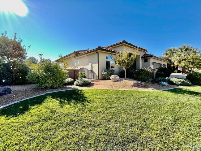 Building Photo - Beautiful Pet-Friendly Home on Green Springs Golf Course