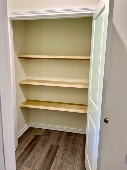 Pantry - 208 Fairway Ln