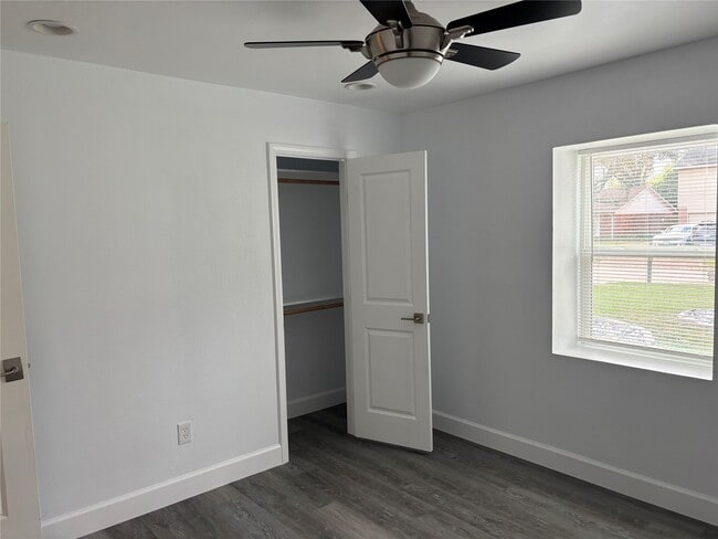 Building Photo - 418 Land Grant Dr