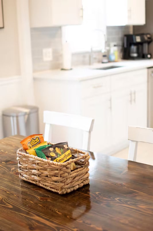 Building Photo - 7046 Greenleaf Ave