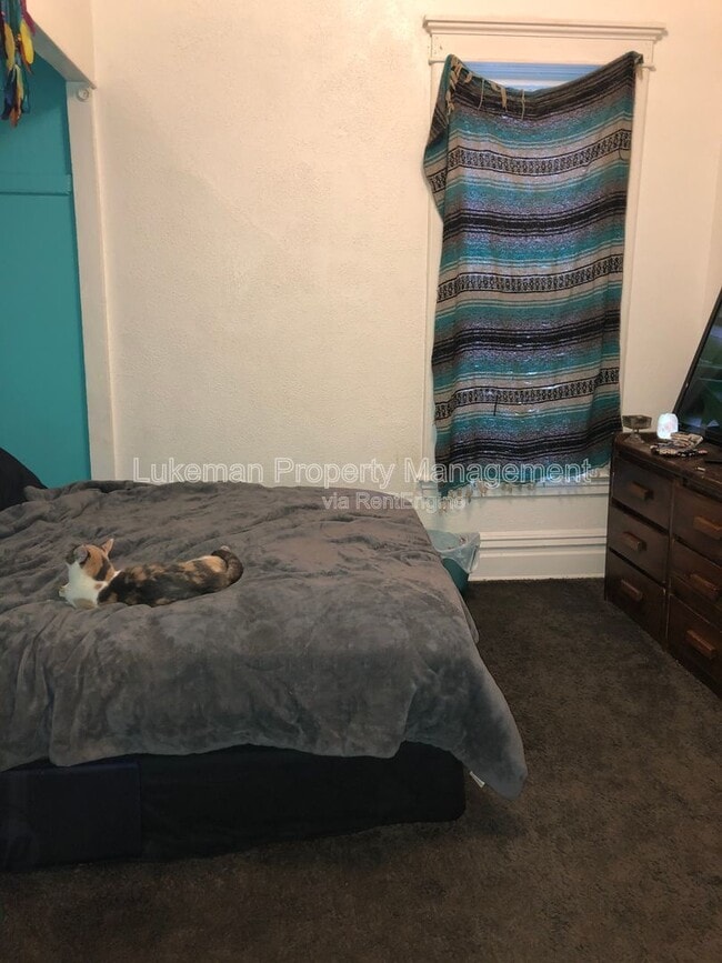 Building Photo - 720 Village St