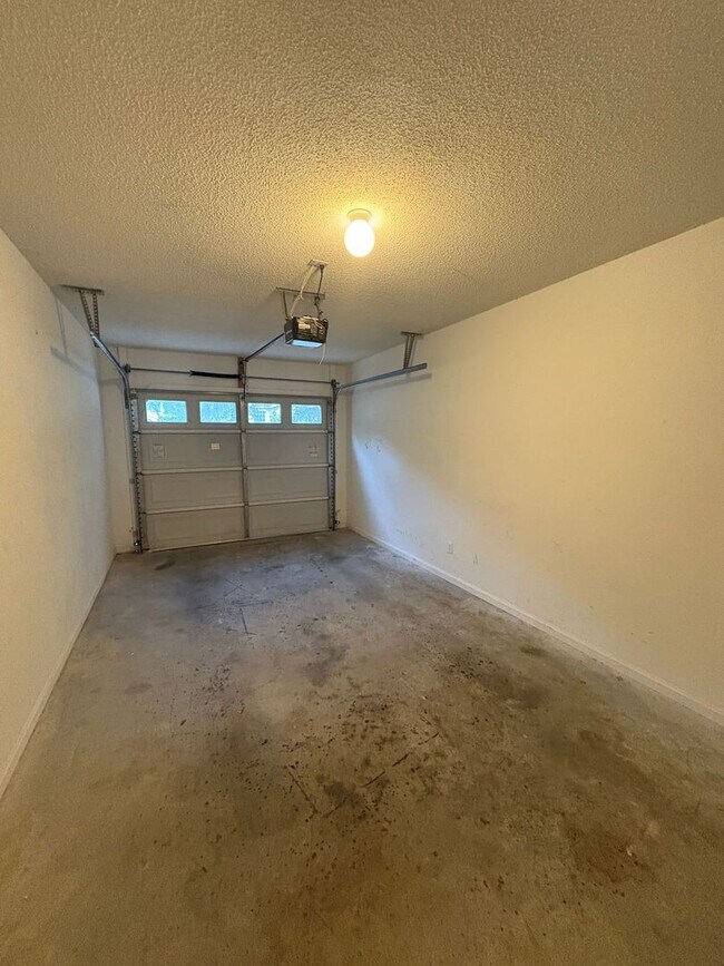 Building Photo - Briarwood West!!!