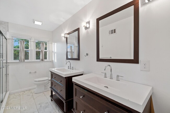 Building Photo - 2 Karen Ct