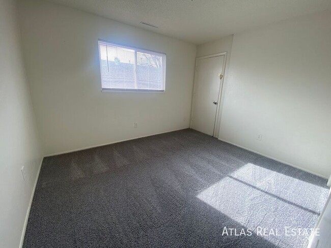 Building Photo - Beautiful spacious apartment, 2 Bed 2 bath!