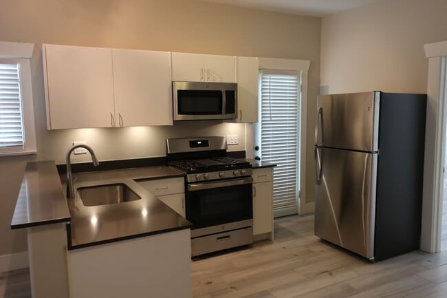 Building Photo - Fully Remodeled 1 Bedroom Duplex Apartment in Historical U of A Neighborhood