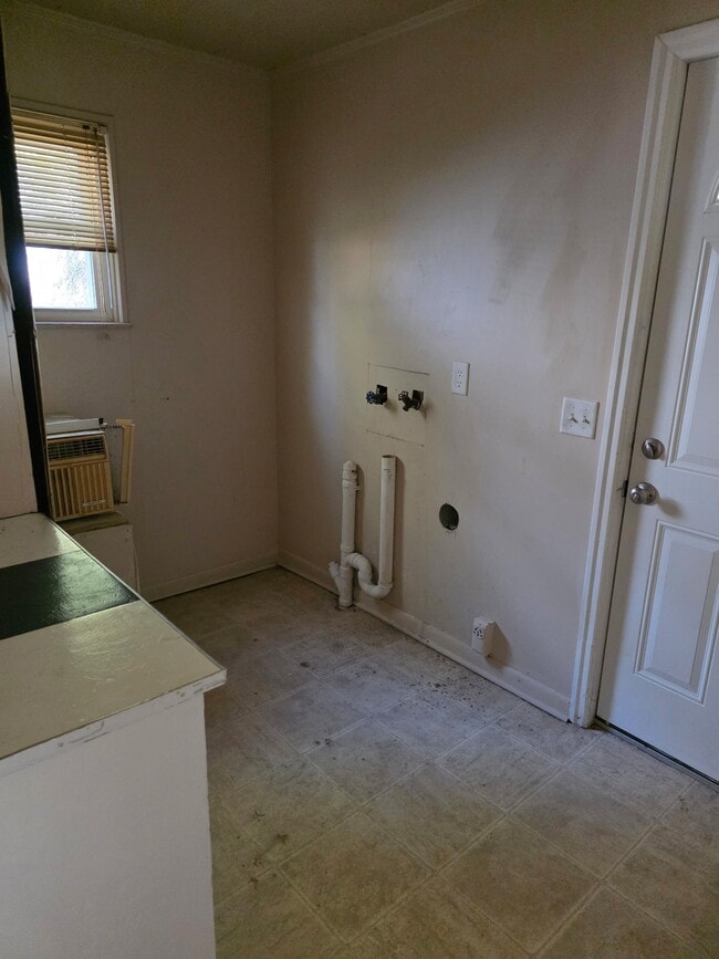 Building Photo - 732 Maplehill Ave