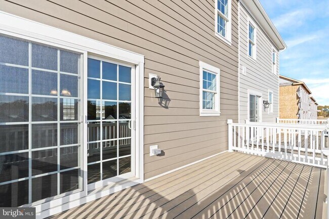 Building Photo - 984 Lorewood Grove Rd